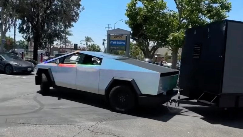 The Tesla Cybertruck Doesn’t Really Work As a Mobile Billboard Either 